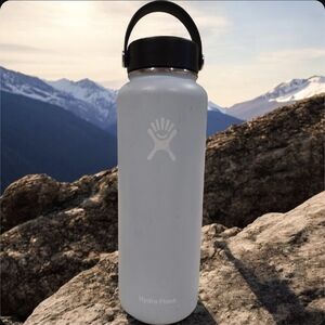 Hydro Flask Light Blue 40oz Insulated Stainless Steel Water Bottle